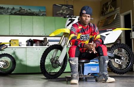 James Stewart no es supersticioso y se viste de amarillo Suzuki esta temporada