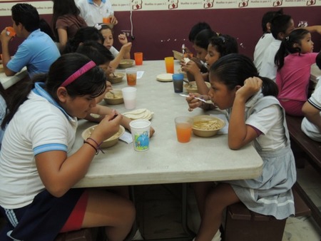 Galicia empezará a cobrar el comedor escolar 'a los padres con rentas más altas'