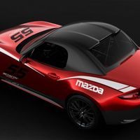 Ya le puedes comprar un techo duro removible a tu Mazda MX-5, pero sólo si es la versión de carreras