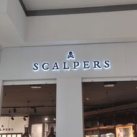 El Corte Inglés tiene entre sus rebajas la chaqueta de Scalpers que es ideal para el entretiempo y cuesta muy poco 