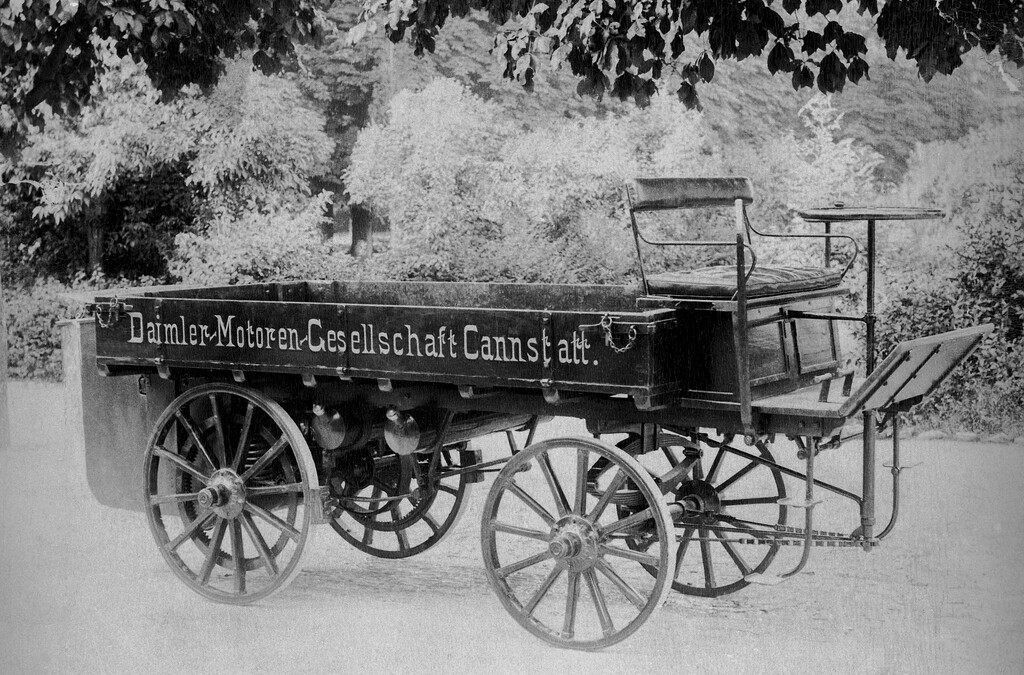 El primer camión de carga de la historia también tuvo que ver con Mercedes-Benz (Daimler) y data de 1896