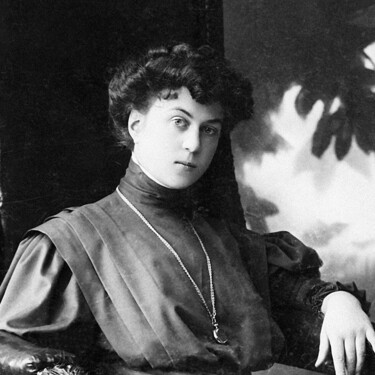 Alexandra Kollontai: "La sociedad del futuro liberará a la madre del trabajo agotador de los cuidados individuales para convertirlos en una tarea social" 