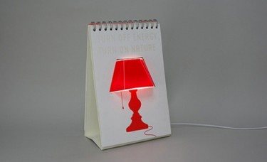 Original lámpara que cambia de aspecto al pasar página 