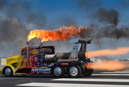 Shockwave Jet Truck, el camión más rápido y potente del mundo