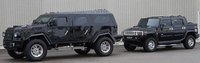 Knight XV, a su lado un Hummer H2 es un utilitario
