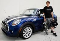Video: Tony Hawk aplica el #PosMeSalto con un MINI 