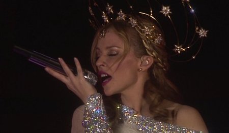 Kylie Minogue ya no se recauchuta de botox: ¡la arruga es bella!
