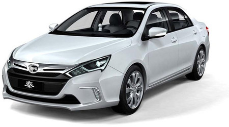 Arañar un BYD Qin no es la mejor forma de conseguir que tu marido te lo compre