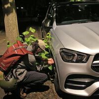 Hay un grupo que lleva meses desinflando llantas de SUV en varios países bajo el mensaje "tu coche mata"