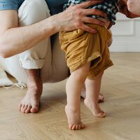 Por qué los podólogos desaconsejan que los niños menores de un año lleven calzado 