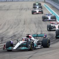 La increíble regularidad de George Russell ya frustra a Lewis Hamilton: "La estrategia no ha sido amable conmigo"