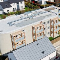 Tres obreros construyen un edificio de 12 viviendas con hormigón en poco más de un mes. La impresión 3D ha sido la clave para conseguirlo 