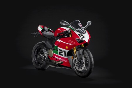 Panigalev2 Bayliss 1stchampionship20thanniversary 13 Uc308220 High