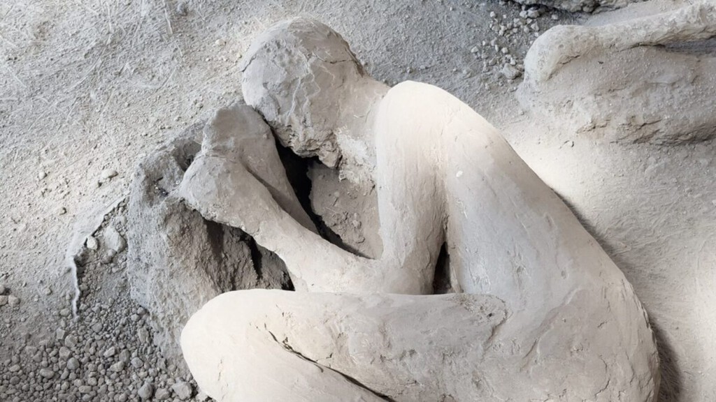 Hace casi 2.000 años un hombre murió con un misterioso estuche mientras huía de Pompeya. Al fin conocemos su secreto