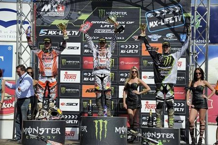 Podium MX2