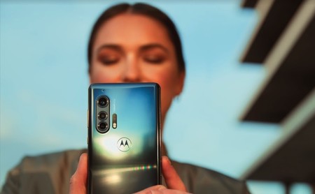 Nuevos Motorola Edge y Edge+: dos mellizos 'gaming' 5G con pantalla muy curva para la vuelta de Motorola a la gama alta