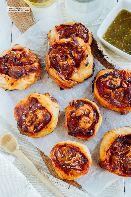 Rollos de pizza con panceta. Receta de botana