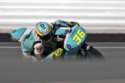 Joan Mir rompe el maleficio de Moto3 y se regala una victoria desde la pole en Malasia