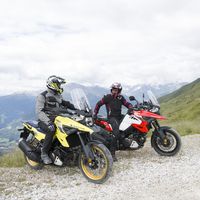 Suzuki DL1050 V-Strom: estética trail-retro, más potencia y toda la tecnología para la maxitrail de Hamamatsu