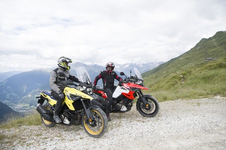 Suzuki DL1050 V-Strom: estética trail-retro, más potencia y toda la tecnología para la maxitrail de Hamamatsu
