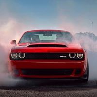 Video: Dodge Demon vs. McLaren 720s con salida en movimiento. ¿Fuerza bruta o aerodinámica?