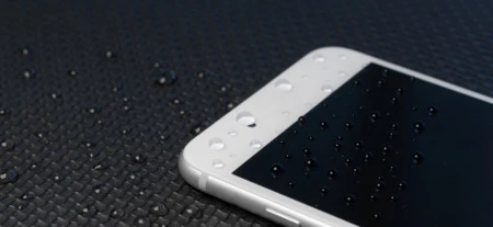 Pantallas 'superhidrofóbicas' para Samsung: gotas que rebotan e incluso limpian la superficie