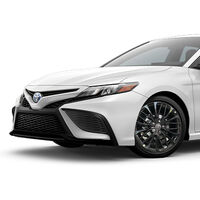 Toyota Camry 2023 agrega dos nuevas versiones híbridas para México
