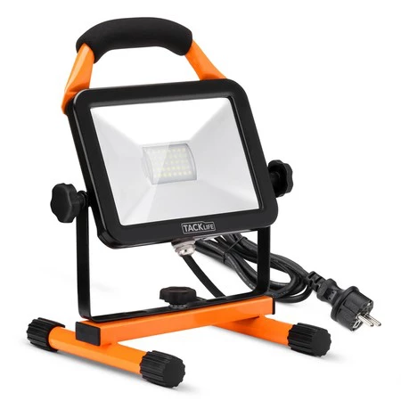 Cupón de descuento de 8 euros al comprar el foco para exteriores Tacklife LWL1A: aplicándolo se queda en 16,99 euros en Amazon 