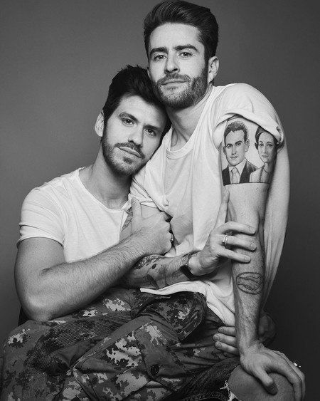 Por fin podemos ver el traje de novio de Pelayo (vía exclusiva, por supuesto)