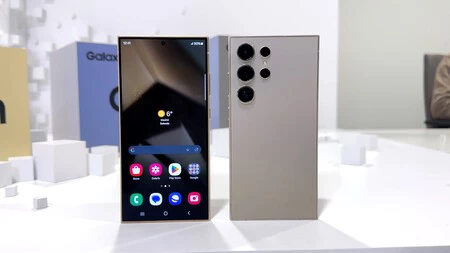 S24 ウルトラ フロントおよびリア