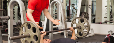 Tres variantes del press de banca para trabajar tu pectoral en el gimnasio 