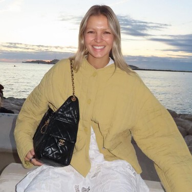 Zara rebaja la chaqueta de entretiempo perfecta que pondrá el toque de color a la primavera 2026