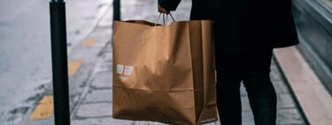 La camisa imprescindible para mantener la elegancia en verano sin pasar calor es de lino, y ahora está rebajada