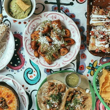 Qué llevar si te invitan a una cena del 15 de septiembre: opciones prácticas y económicas para sorprender