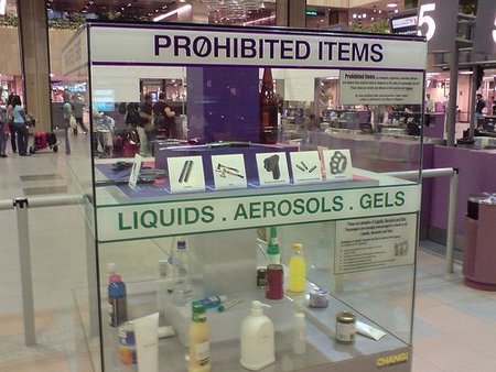 Finalizarían en 2013 las restricciones para viajar con líquidos
