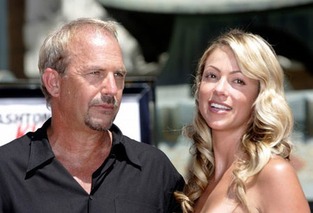 Kevin Costner da la bienvenida a su último hijo