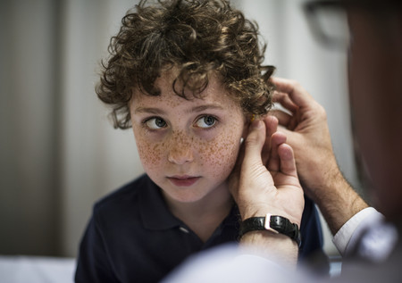Las familias de niños con sordera reclaman ayudas económicas para hacer frente a los gastos de los implantes cocleares