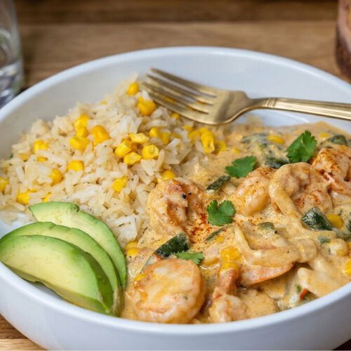 Esta receta de rajas con camarón y arroz blanco es la combinación perfecta entre platillo de Cuaresma y confort