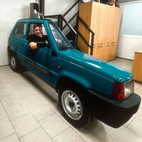 Italiano entra para o Guinness ao transformar um Fiat Panda no carro mais estreito do mundo 