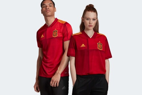 50% de descuento en la sección outlet de fútbol de Adidas: camisetas de la selección española, botas o chándales rebajados a mejor precio