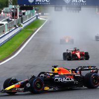 Max Verstappen no falla ni en lluvia, Oscar Piastri pisa podio y Fernando Alonso se estrella en Spa