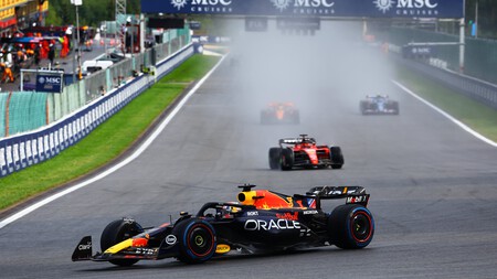 Max Verstappen no falla ni en lluvia, Oscar Piastri pisa podio y Fernando Alonso se estrella en Spa