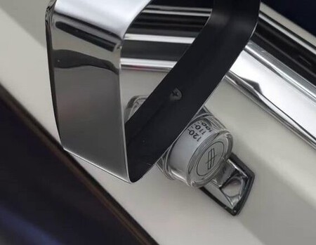 Termômetro em um Lincoln | Imagem: Vanguard Motor Sales/Instagram