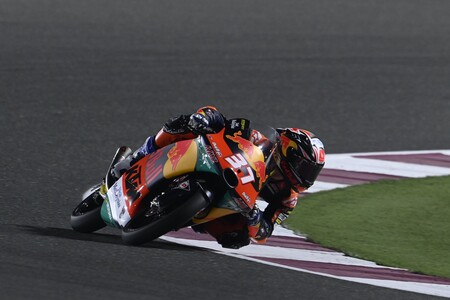 ¡Ha nacido una estrella! Pedro Acosta remonta 22 posiciones para ganar su primera carrera y ponerse líder de Moto3