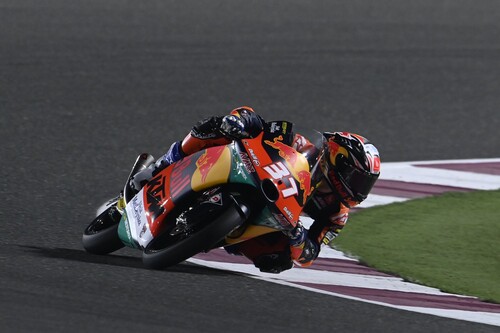 ¡Ha nacido una estrella! Pedro Acosta remonta 22 posiciones para ganar su primera carrera y ponerse líder de Moto3