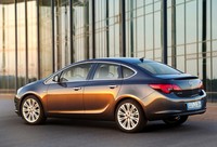 Opel Astra Sedán, primeras imágenes oficiales