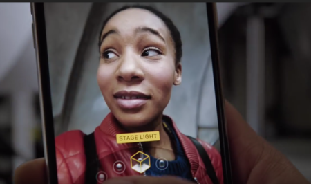 Apple publica un nuevo anuncio que destaca la iluminación vertical del iPhone X