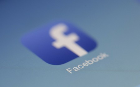 Facebook sugiere que un centenar de desarrolladores han tenido acceso a datos personales de usuarios de grupos