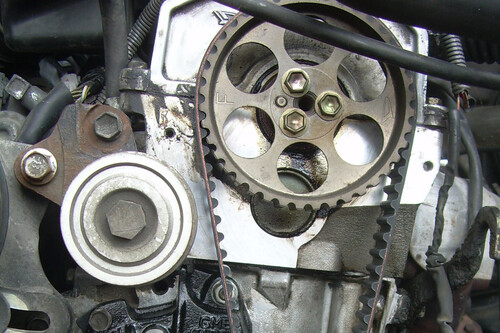 Os motores PureTech da Stellantis causaram um gigantesco problema / Imagem: CAT Magazine