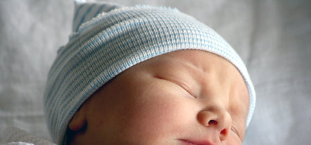 Por qué el gorro para los recién nacidos debería ponerse solo para las fotos